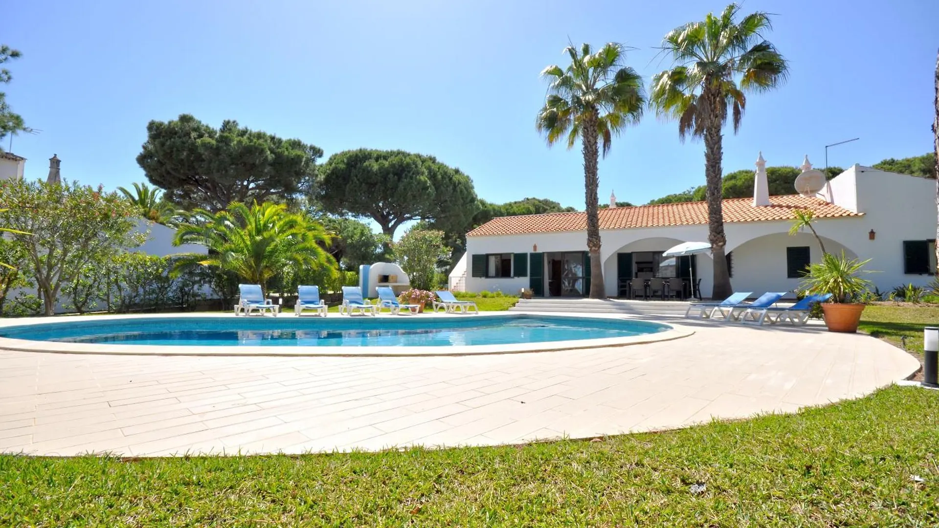 Close To Amenities, Free Air Conditioning And Wi-Fi Quarteira 0*,  Portugal