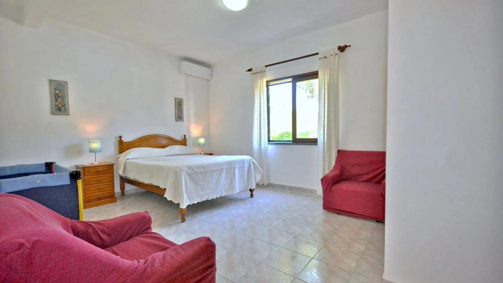 Close To Amenities, Free Air Conditioning And Wi-Fi Quarteira Portugal