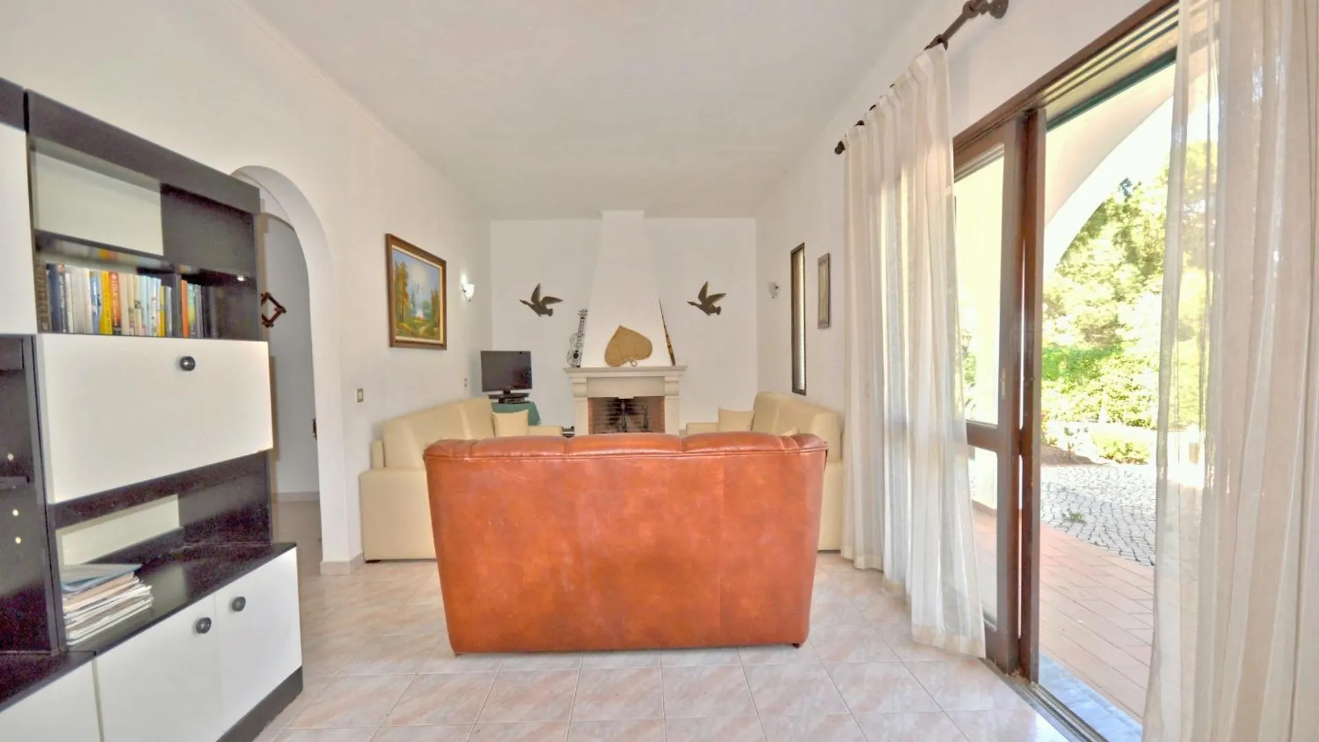 Close To Amenities, Free Air Conditioning And Wi-Fi Quarteira Villa