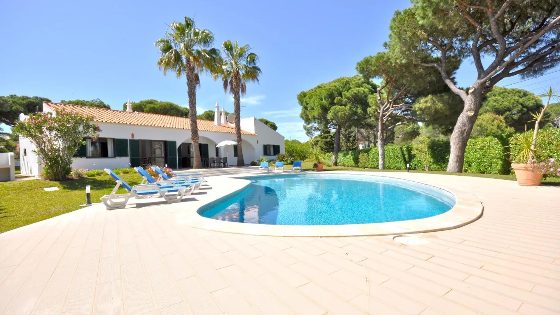 Close To Amenities, Free Air Conditioning And Wi-Fi Quarteira