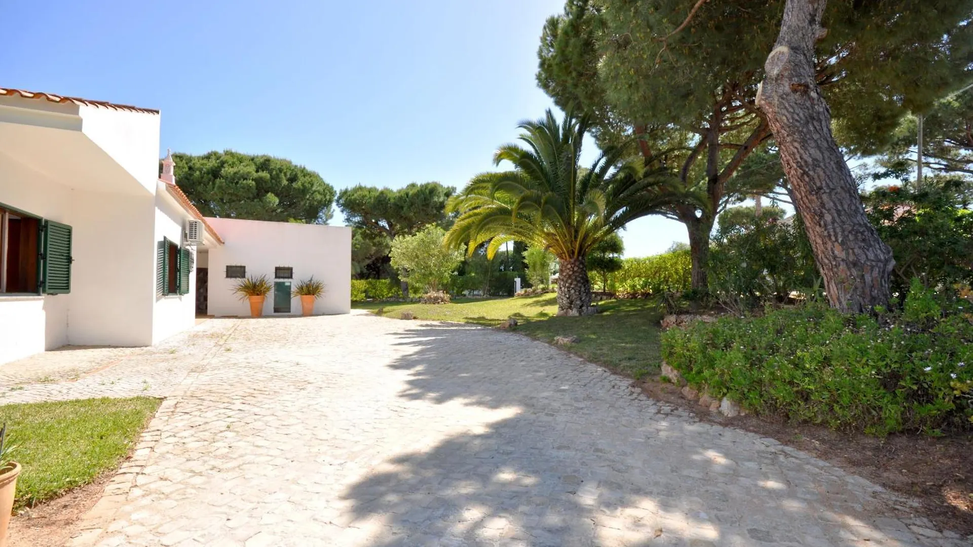Close To Amenities, Free Air Conditioning And Wi-Fi Quarteira 0*,