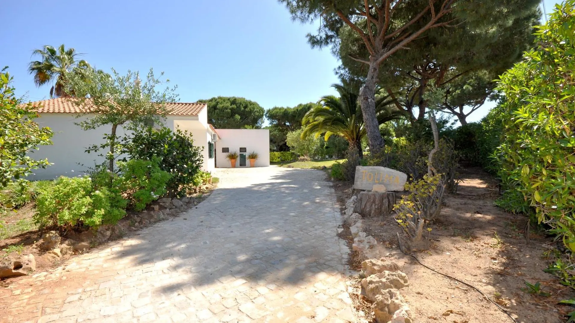Villa Close To Amenities, Free Air Conditioning And Wi-Fi Quarteira
