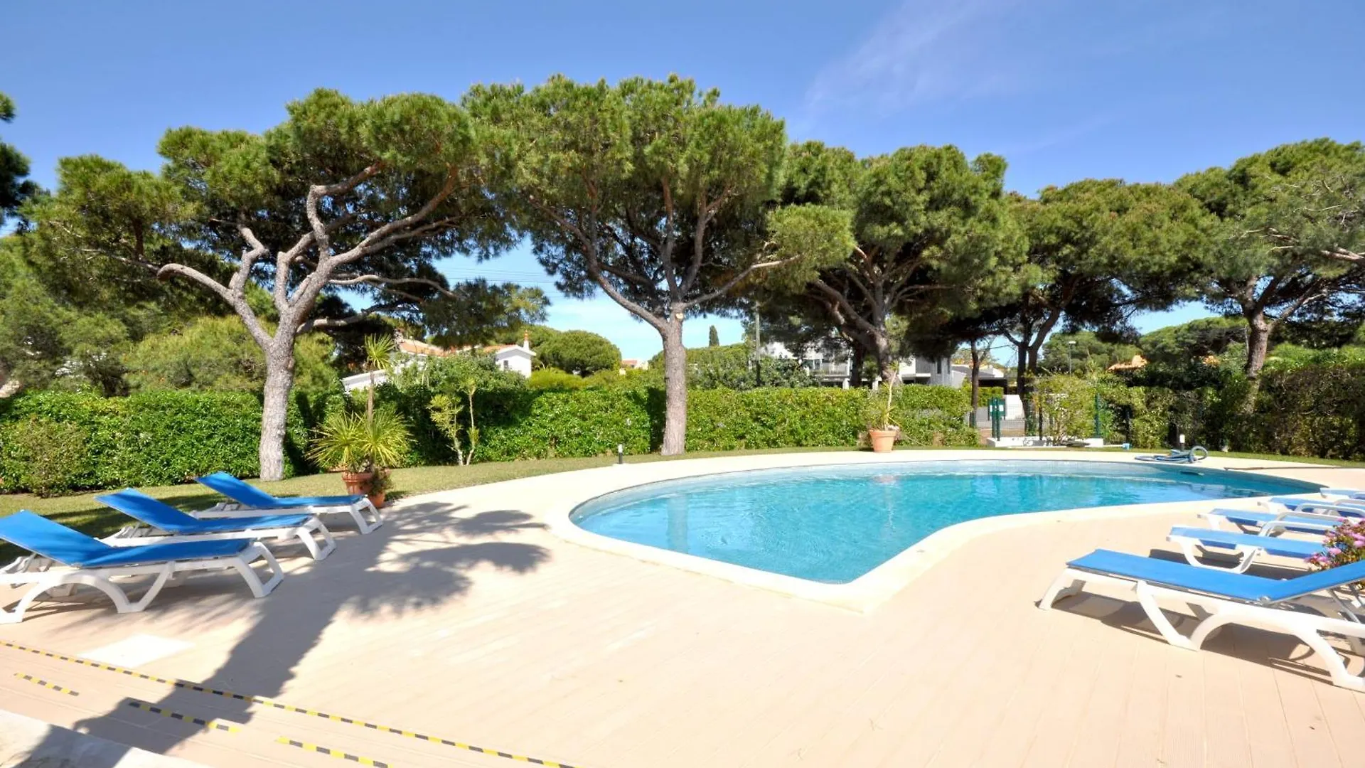 Close To Amenities, Free Air Conditioning And Wi-Fi Quarteira
